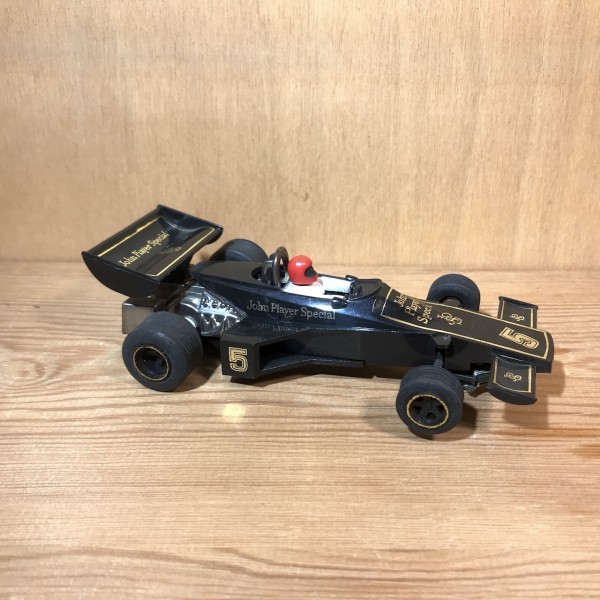 Lotus 77 noire John Player Special No5 SCALEXTRIC C-126