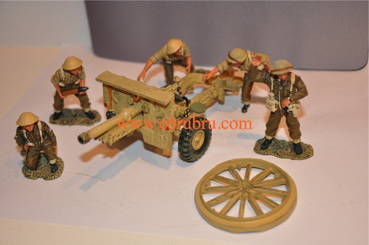 BRITISH EIGHTH ARMY  25LB. MEDIUM FIELD GUN & CREW KING & COUNTRY EA004