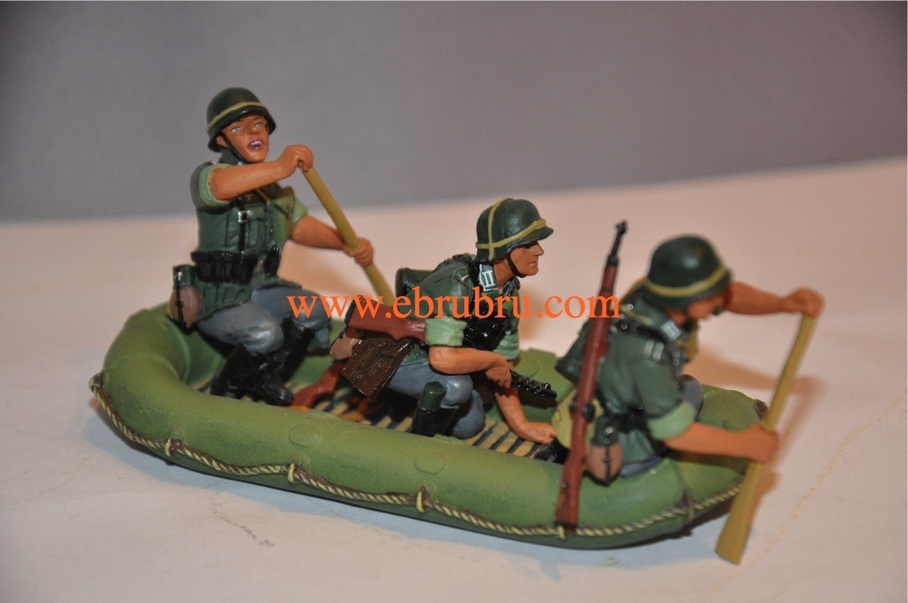 CANOT GERMAN ARMY CROSSING THE RIVER KING & COUNTRY WS044