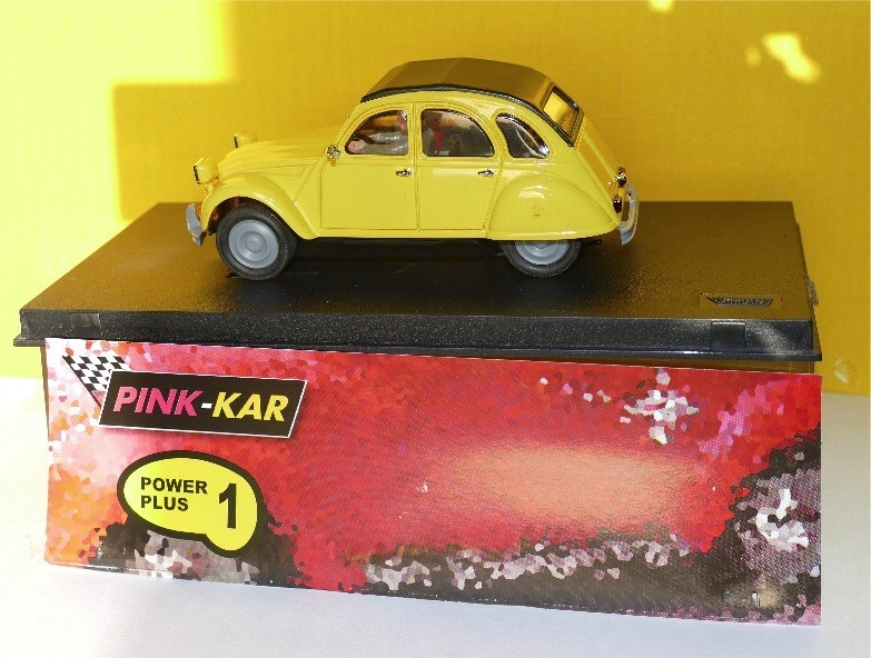 CITROEN 2 CV 1974 JAUNE PINK KAR RÉF CV 050