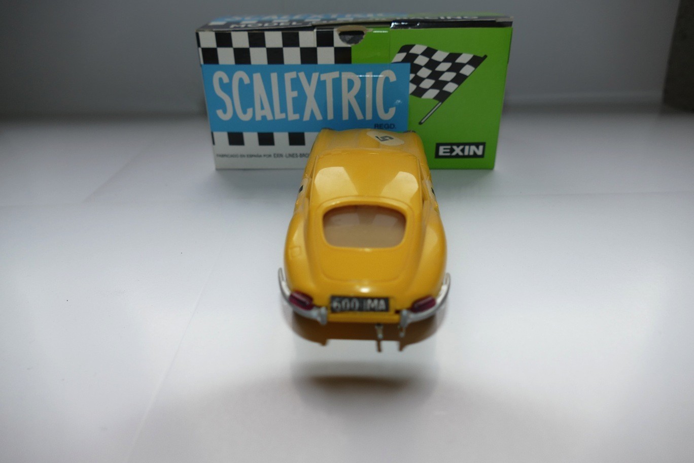 Jaguar type E  Jaune amarillo  SCALEXTRIC  EXIN RÉF C34