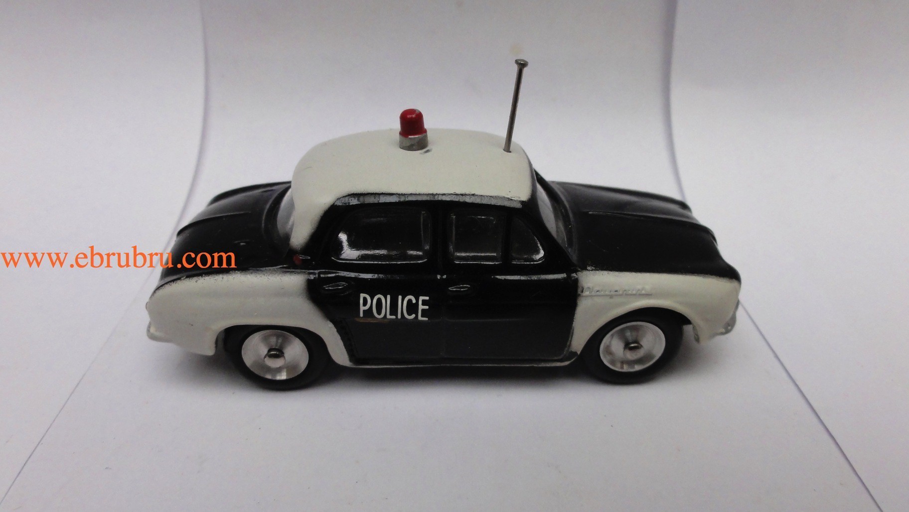 RENAULT DAUPHINE POLICE  CIJ EUROPARC