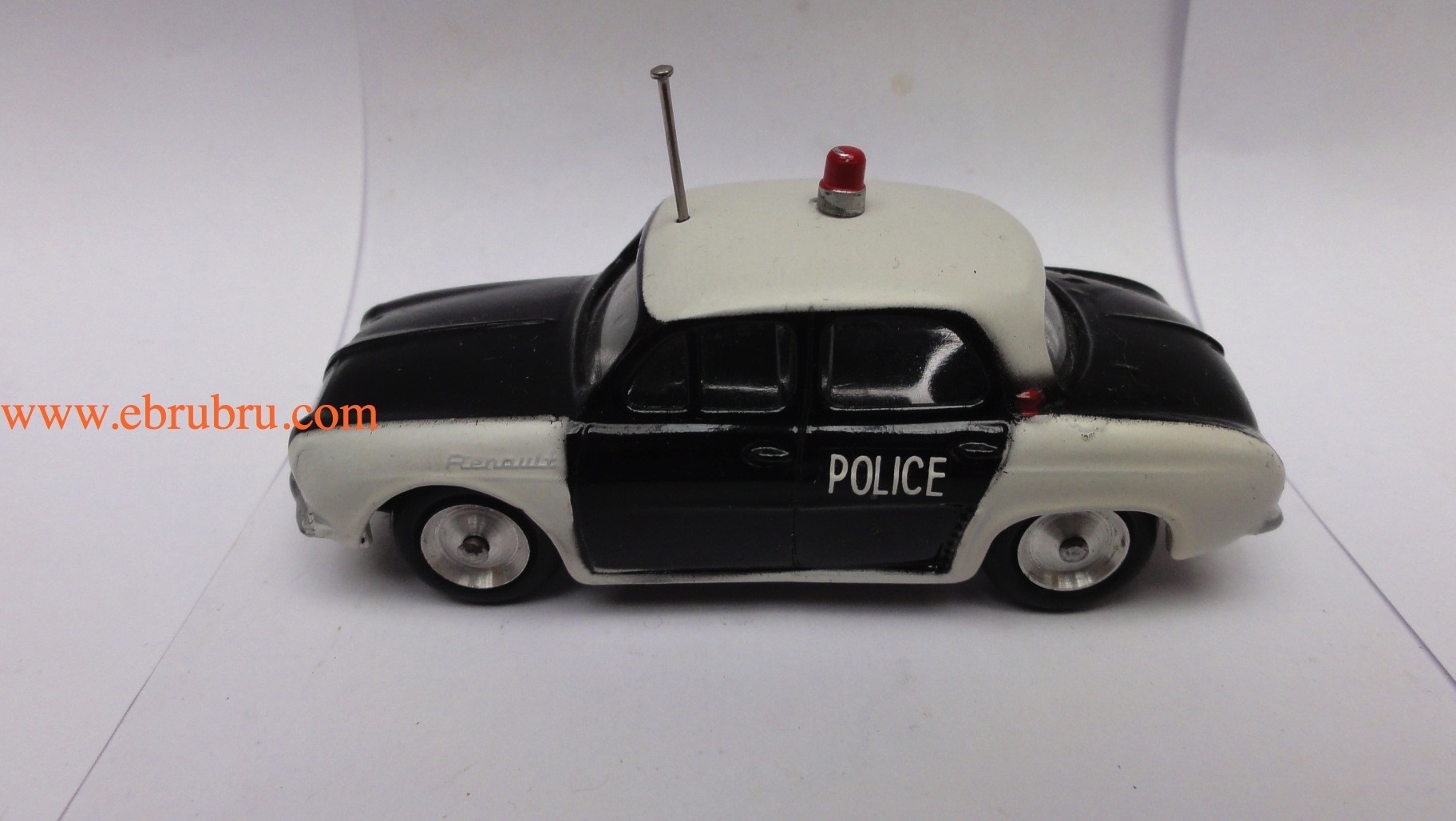 RENAULT DAUPHINE POLICE  CIJ EUROPARC