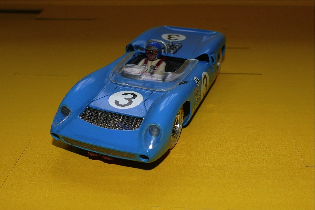 LOLA T70 BLEU CAROSSERIE AMT SCALE 1/24 SLOT CAR