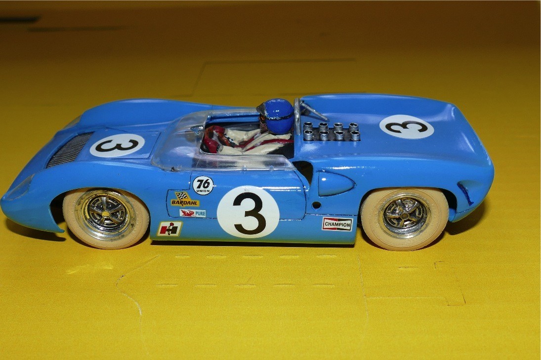 LOLA T70 BLEU CAROSSERIE AMT SCALE 1/24 SLOT CAR