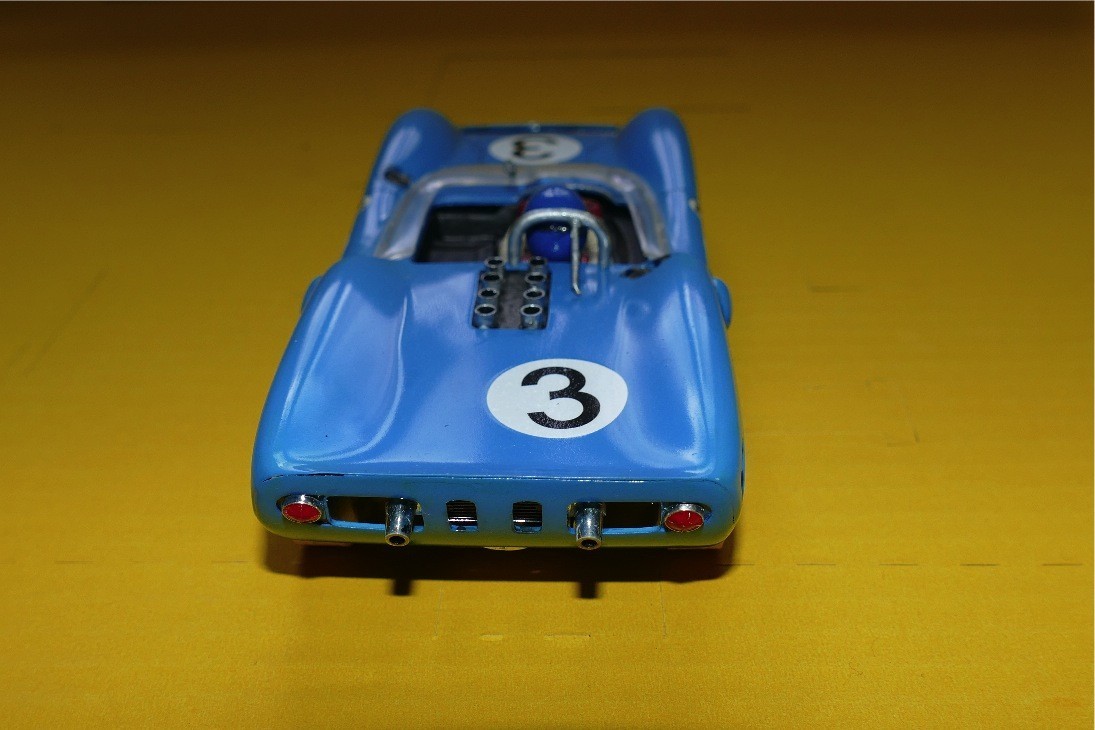 LOLA T70 BLEU CAROSSERIE AMT SCALE 1/24 SLOT CAR