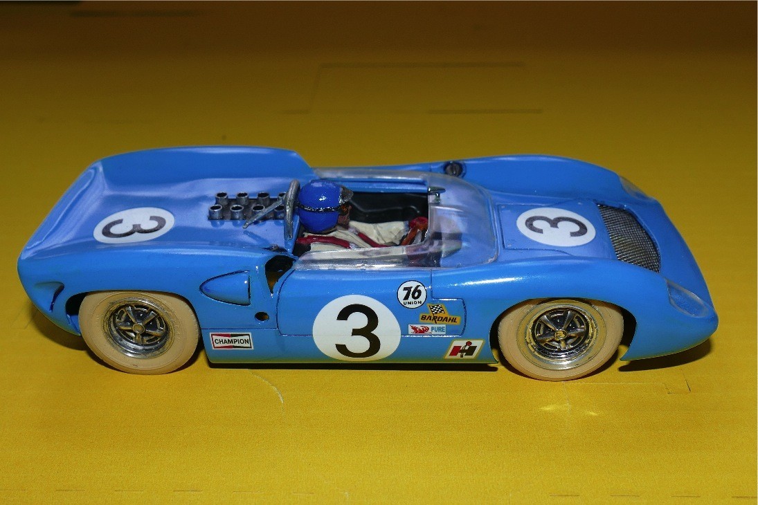 LOLA T70 BLEU CAROSSERIE AMT SCALE 1/24 SLOT CAR