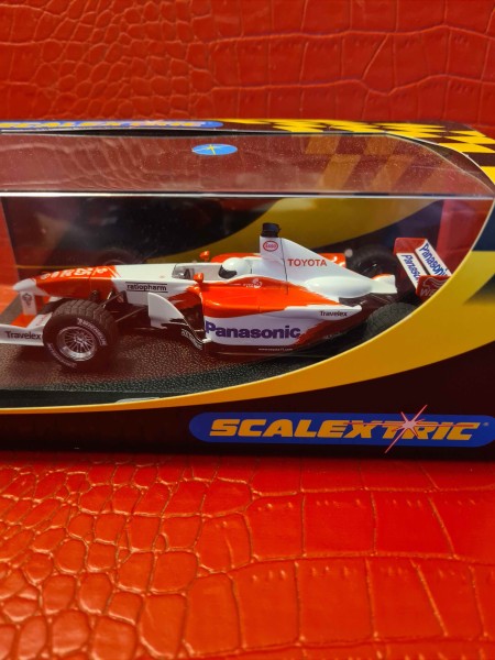 TOYOTA F1 2002 NO 25 SCALEXTRIC C2456 