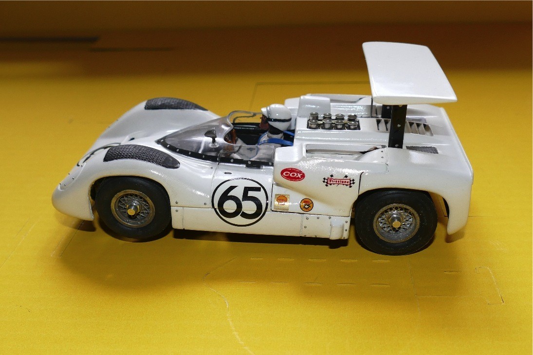 CHAPARRAL 2E  CAROSSERIE RESINE REPRO ET CHASSIS COX SCALE 1/24 SLOT CAR