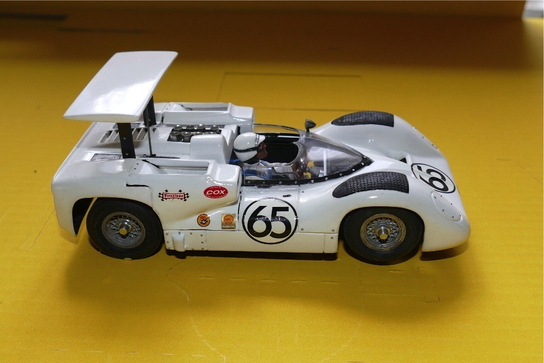 CHAPARRAL 2E  CAROSSERIE RESINE REPRO ET CHASSIS COX SCALE 1/24 SLOT CAR