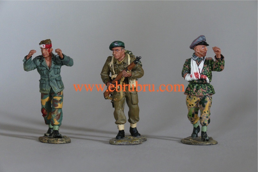 BRITISH COMMANDOS TAKING PRISONERS KING & COUNTRY DD058