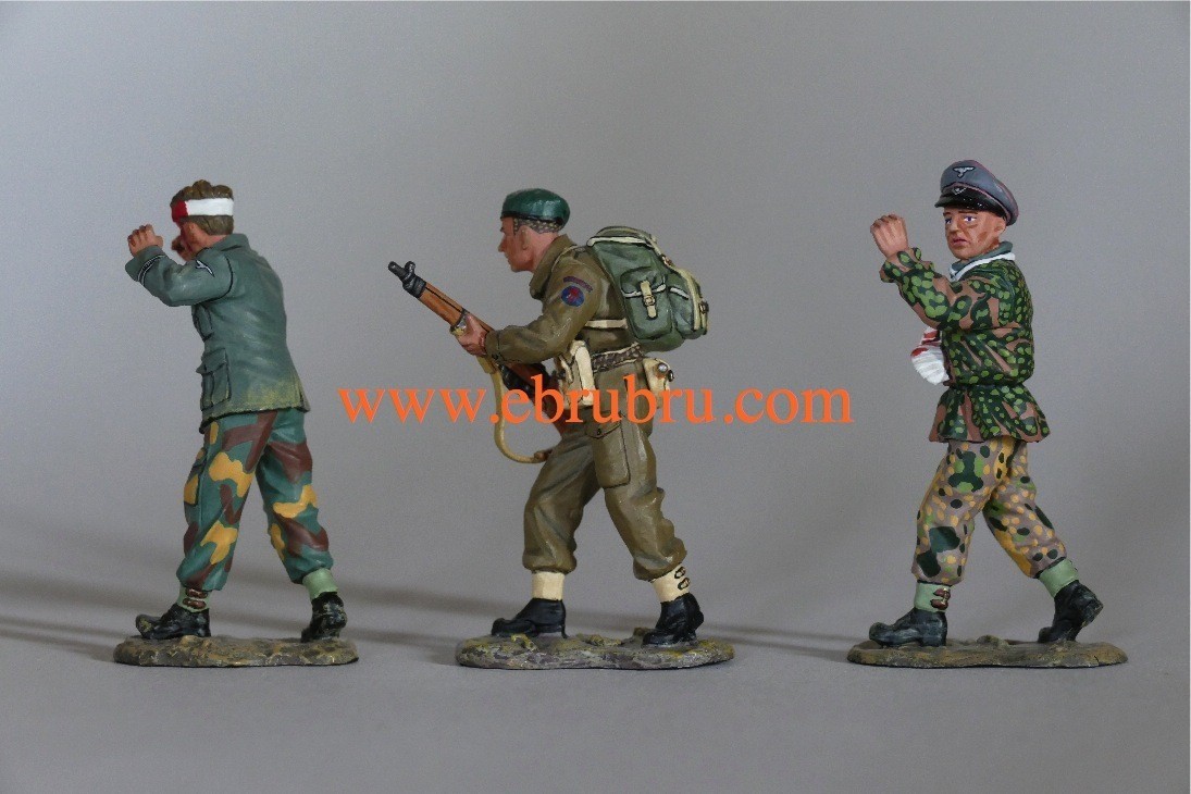 BRITISH COMMANDOS TAKING PRISONERS KING & COUNTRY DD058