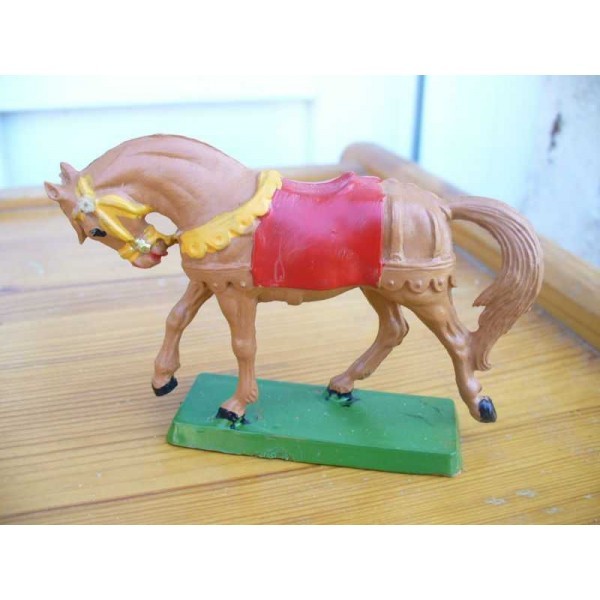 CHEVAL MARRON SELLE ROUGE