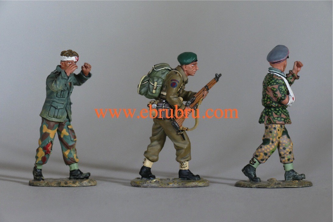 BRITISH COMMANDOS TAKING PRISONERS KING & COUNTRY DD058