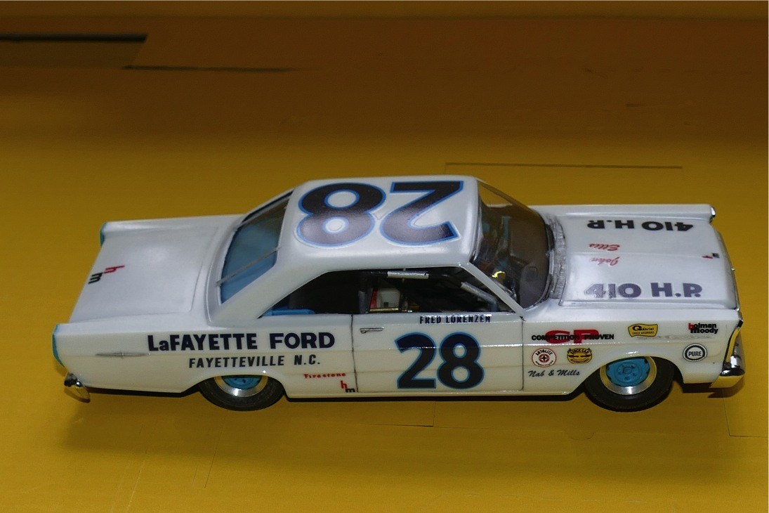 FORD GALAXIE 500 XL AMT SCALE 1/24 SLOT CAR