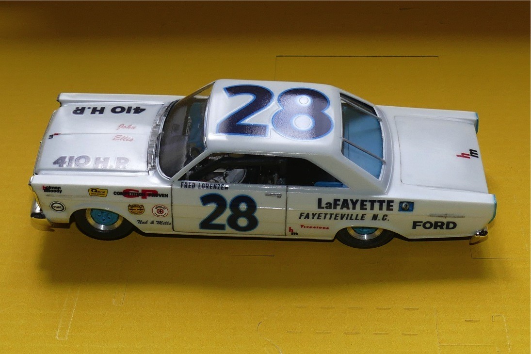 FORD GALAXIE 500 XL AMT SCALE 1/24 SLOT CAR