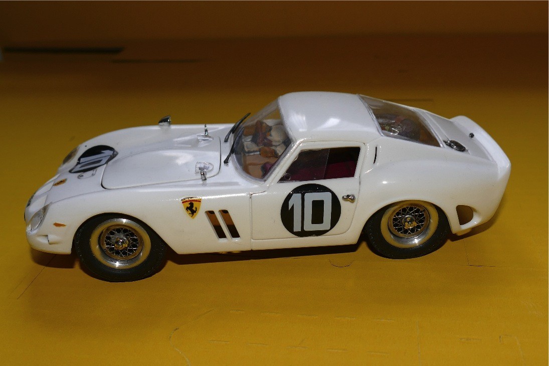 FERRARI 250 GTO  BLANCHE FUJIMI SCALE 1/24 SLOT CAR