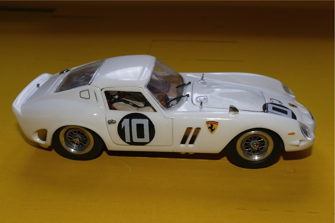 FERRARI 250 GTO  BLANCHE FUJIMI SCALE 1/24 SLOT CAR