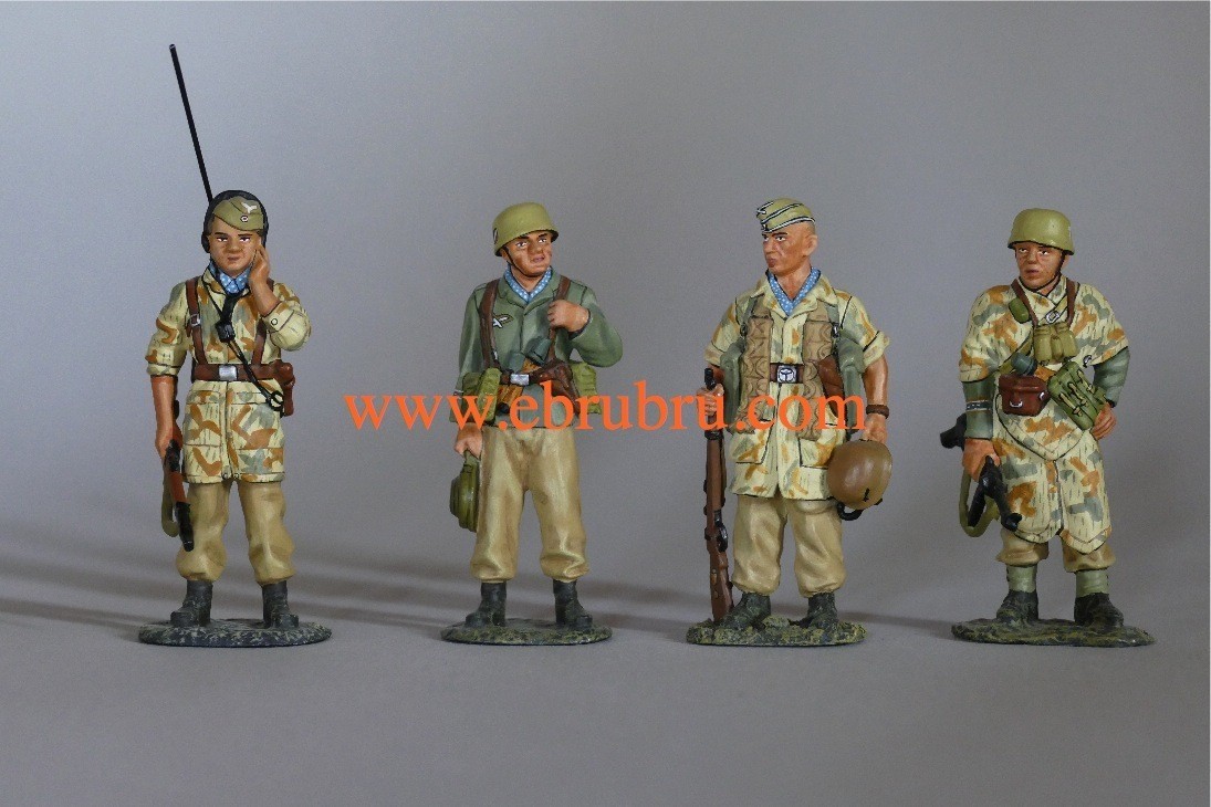 AFRIKA KORPS GERMAN RAMCKE BRIGADE STANDING PATROL  KING & COUNTRY AK011