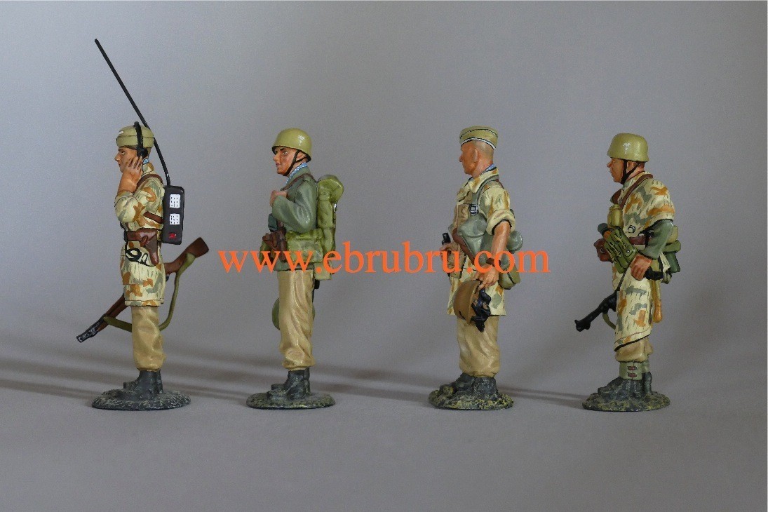 AFRIKA KORPS GERMAN RAMCKE BRIGADE STANDING PATROL  KING & COUNTRY AK011