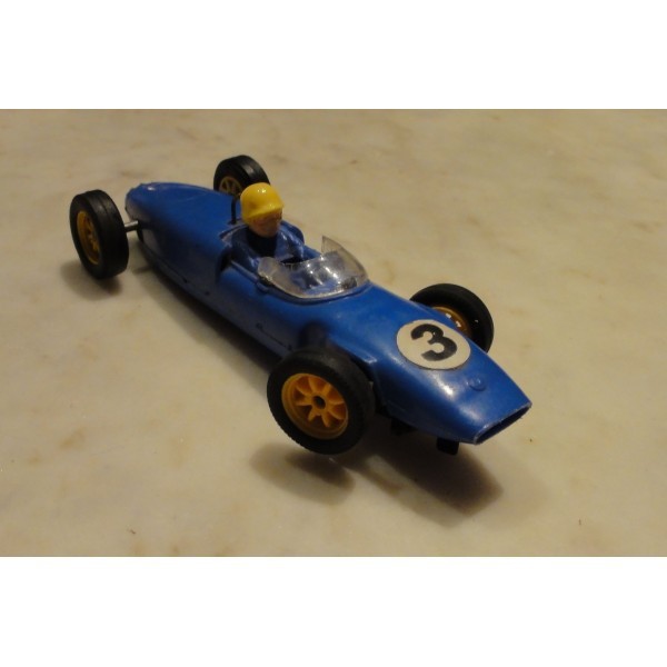 C 67 LOTUS FORMULE JUNIOR BLEU BASE AVEC VIS SCALEXTRIC