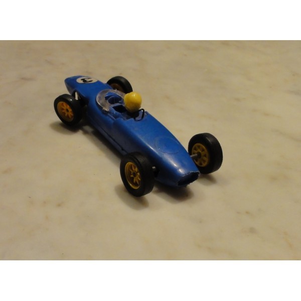 C 67 LOTUS FORMULE JUNIOR BLEU BASE AVEC VIS SCALEXTRIC