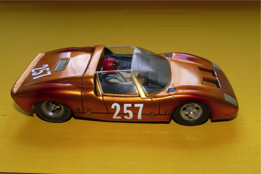 FORD GT 40 CHASSIS ASYMMETRICAL SCALE 1/24 SLOT CAR