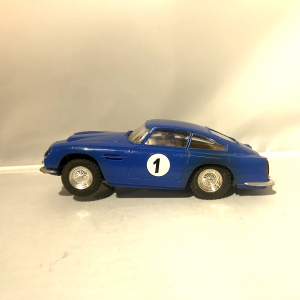 ASTON MARTIN DB4 GT BLEUE AVEC ÉCLAIRAGE SCALEXTRIC E3 