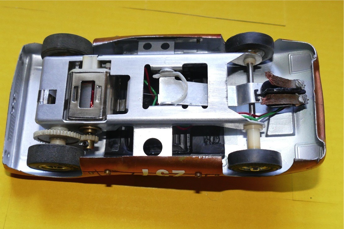 FORD GT 40 CHASSIS ASYMMETRICAL SCALE 1/24 SLOT CAR