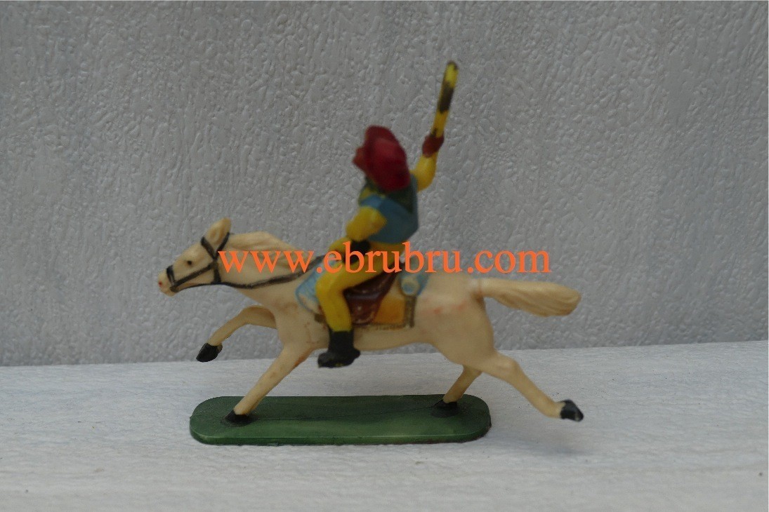 CAVALIER COWBOY LASSO JAUNE STARLUX RÉF 418