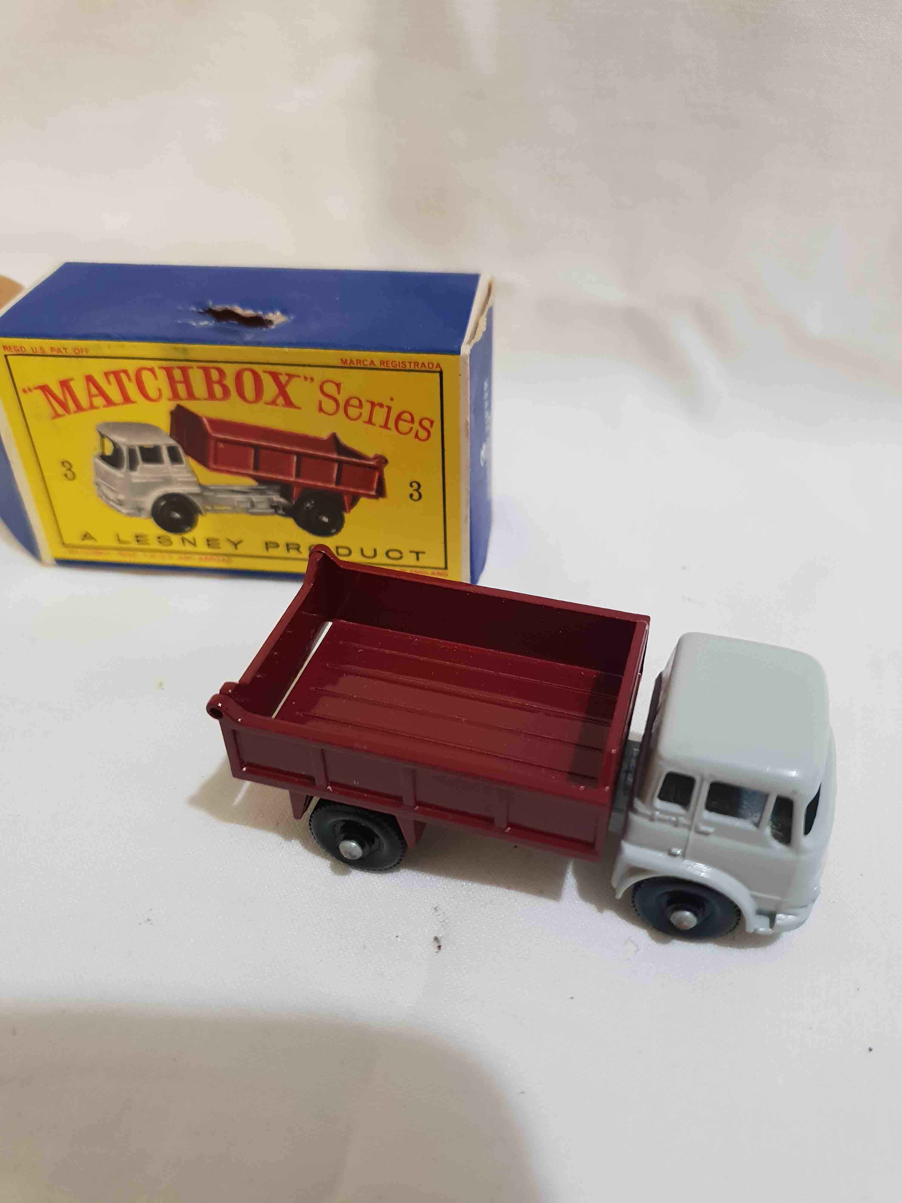 MATCHBOX SERIE 3 TIPPER TRUCK