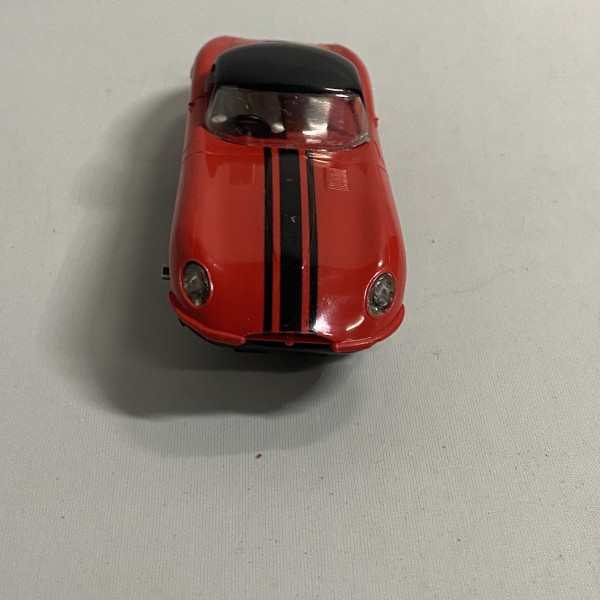 JAGUAR E ROUGE AVEC HARD TOP  au tampon RÉF 352 JOUEF