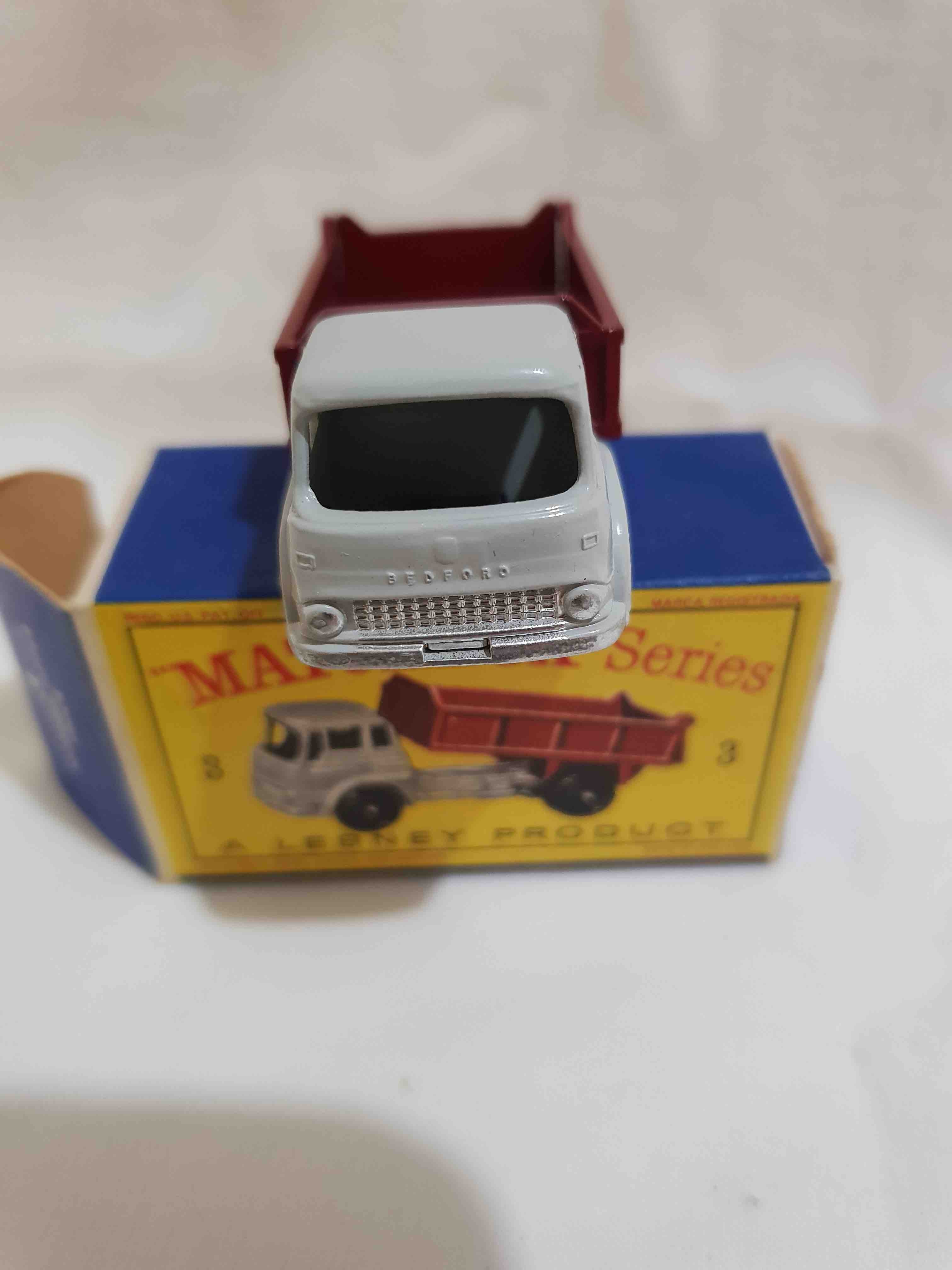 MATCHBOX SERIE 3 TIPPER TRUCK