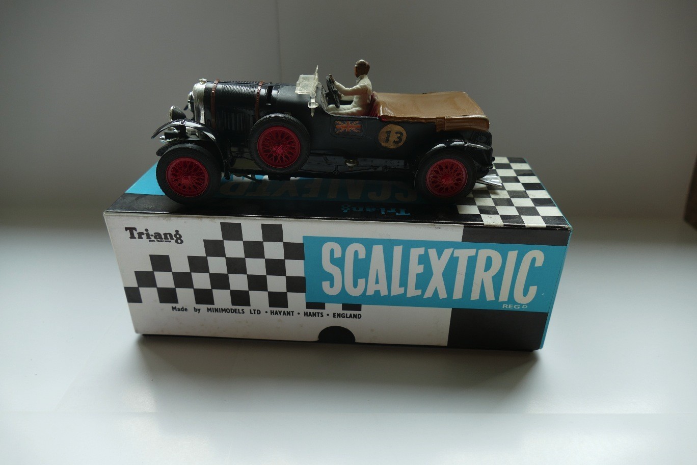 BENTLEY NOIRE FRANCAISE SCALEXTRIC RÉF C 64