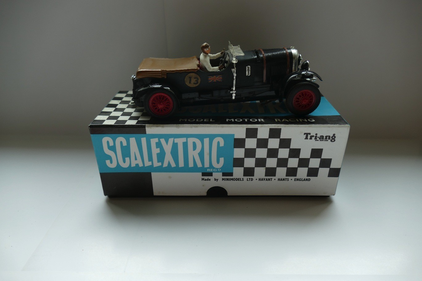 BENTLEY NOIRE FRANCAISE SCALEXTRIC RÉF C 64