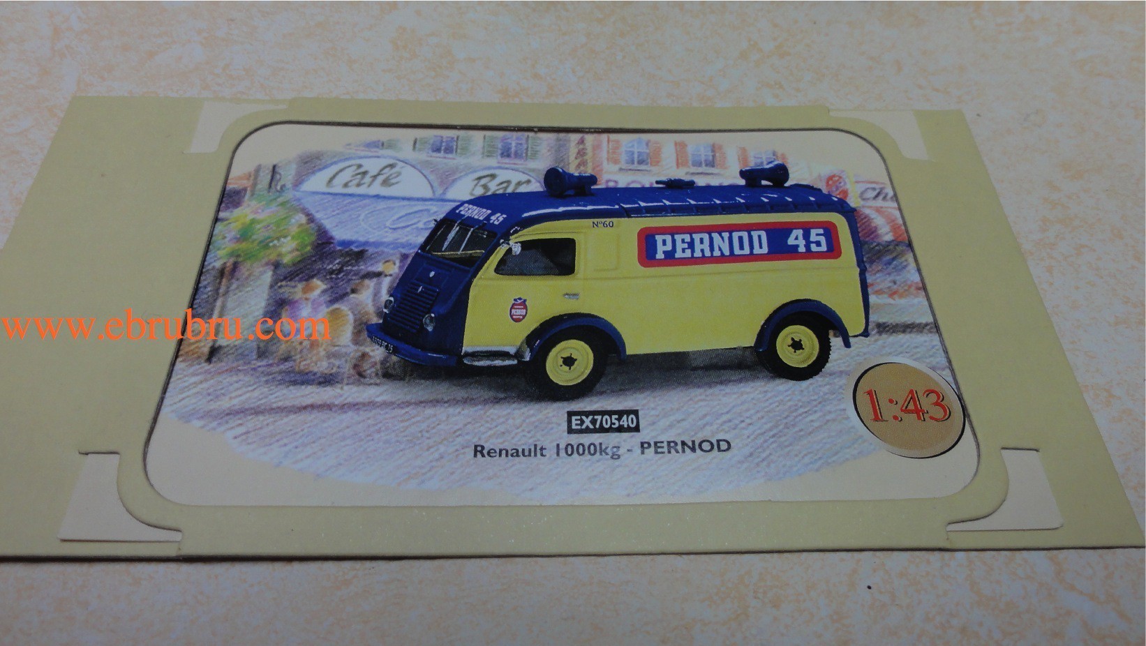 CAMION RENAULT 1000 Kg PERNOD  Réf : EX70540 CORGI 1/43