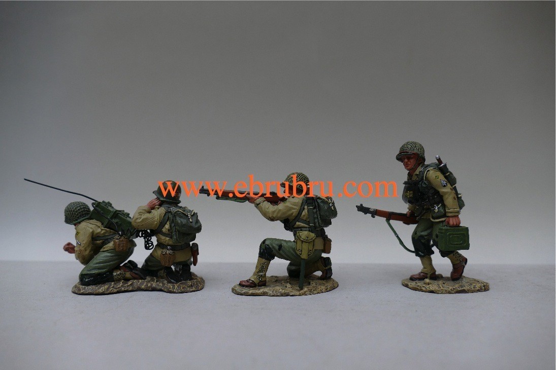 U.S. INFANTRY CALLING FOR REINFORCEMENTS D DAY 1944 KING & COUNTRY DD062