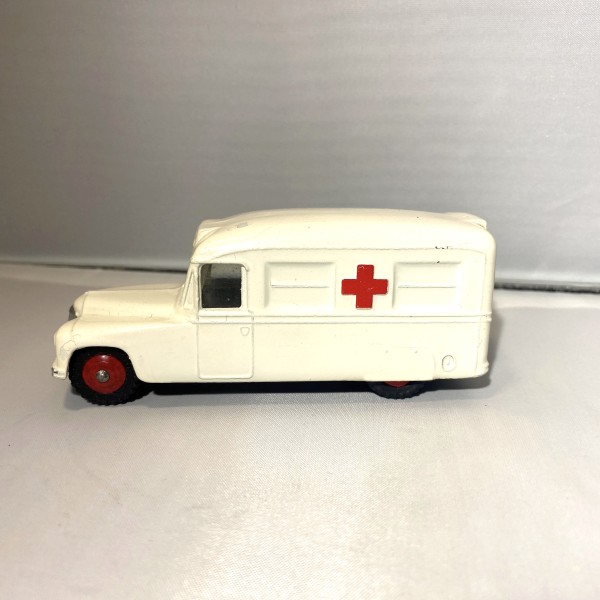 Ambulance Daimler DINKY TOYS 253
