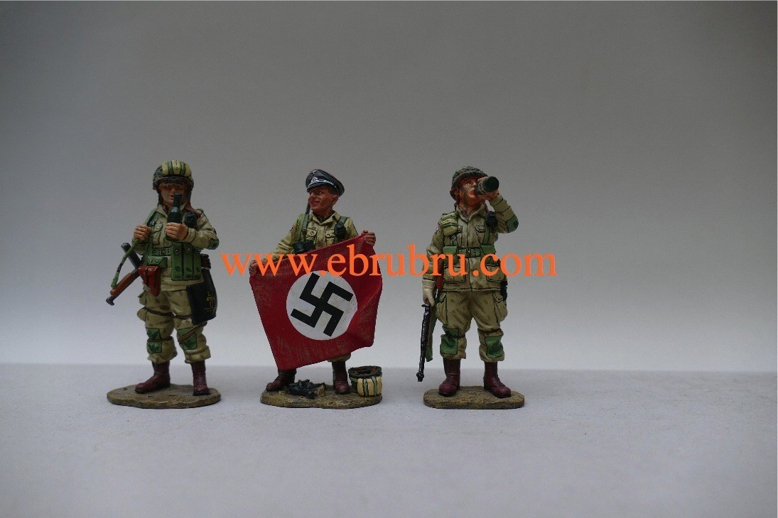 THE SOUVENIR HUNTERS D DAY 1944 KING & COUNTRY DD073