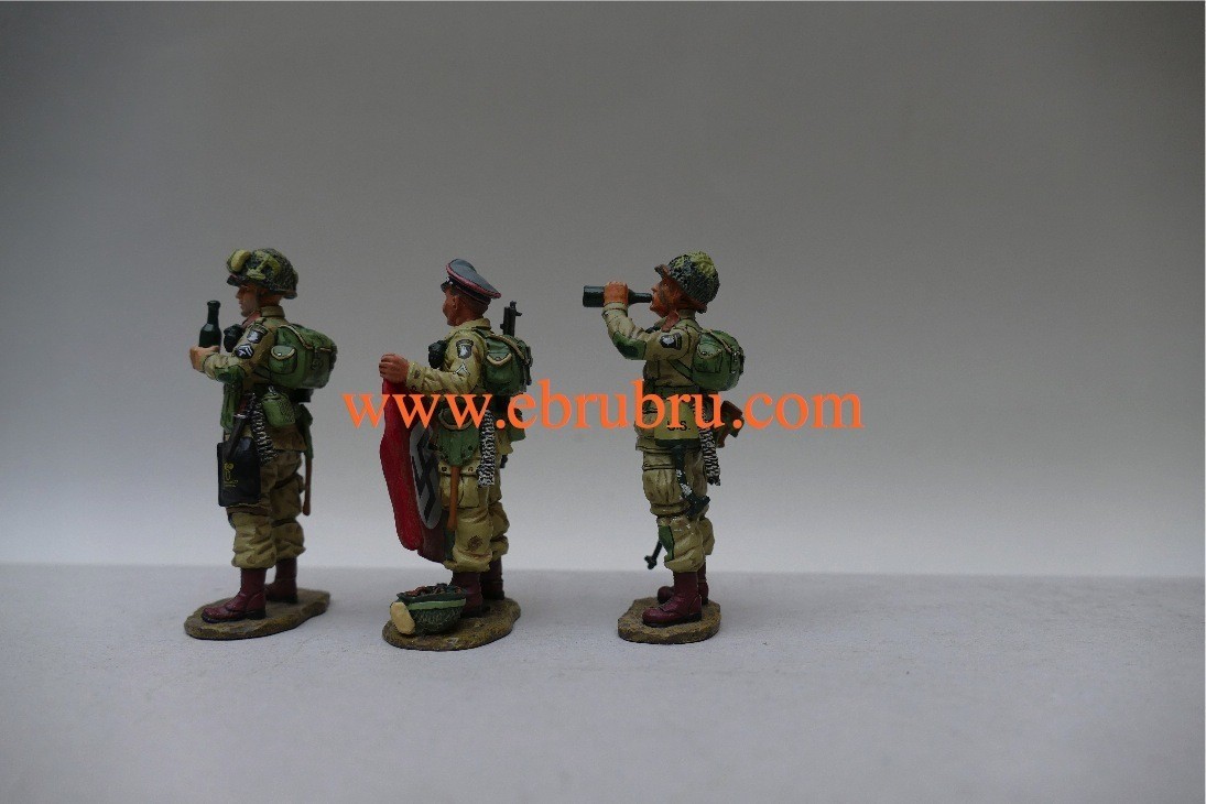 THE SOUVENIR HUNTERS D DAY 1944 KING & COUNTRY DD073