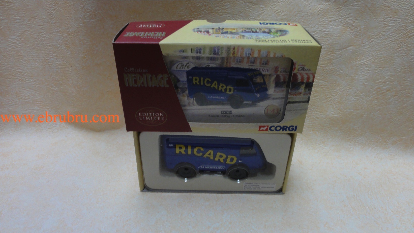 CAMION RENAULT 1000 Kg RICARD  Réf : EX70524 CORGI 1/43