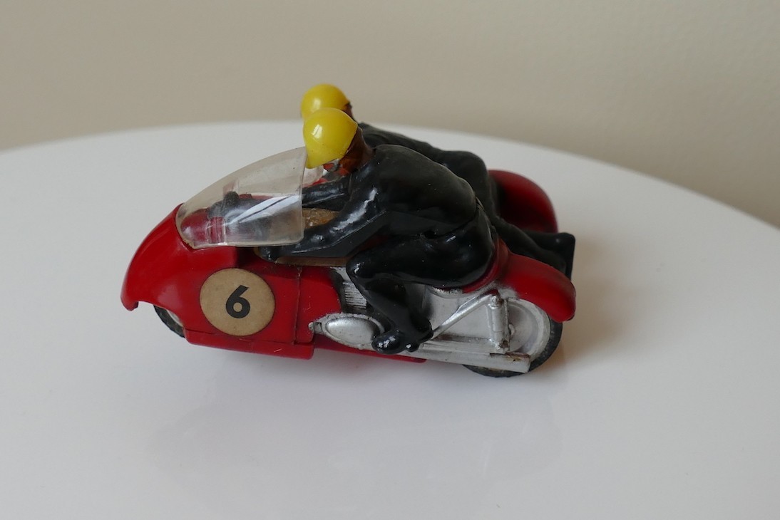 Hurricane rouge Scalextric side car ref  B2