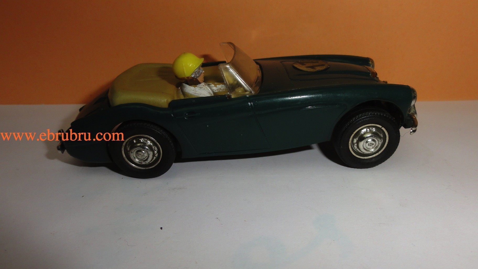 Austin Healey 3000 verte Scalextric ref C74