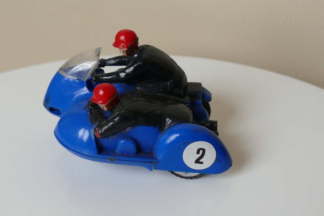 Typhoon bleu Scalextric side car ref  B1