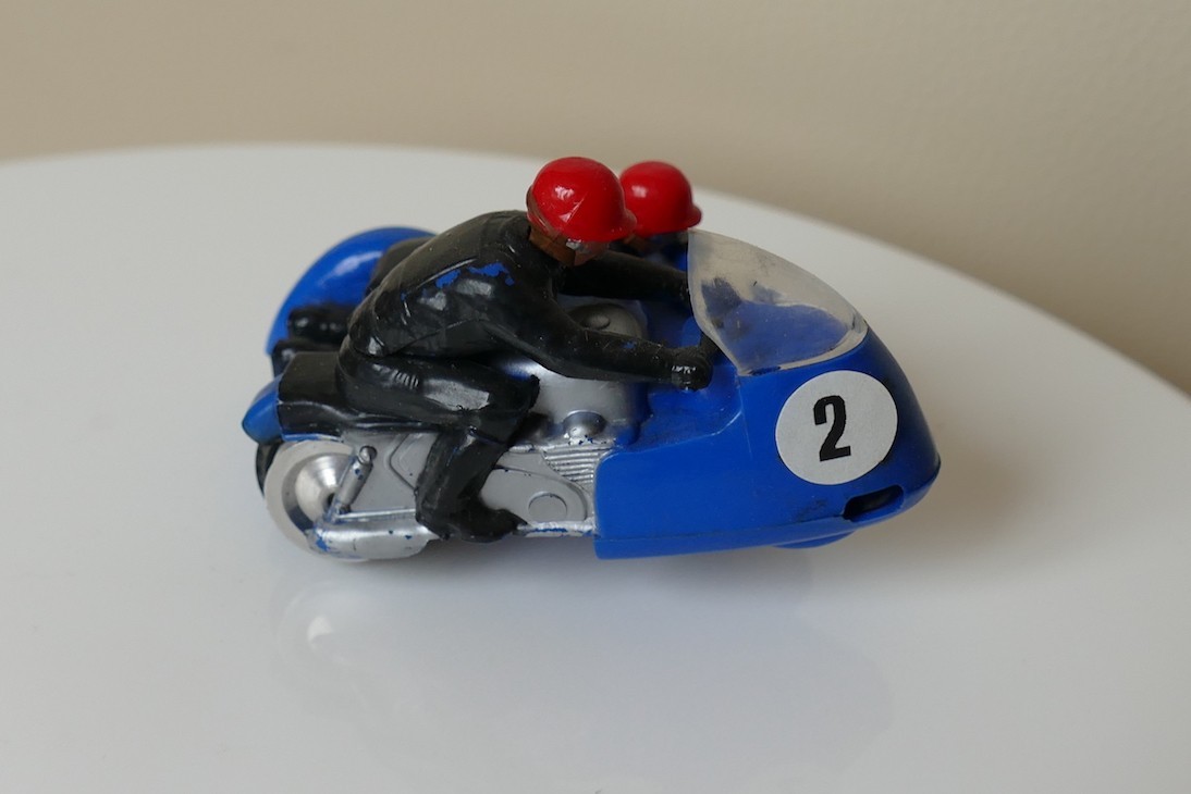 Typhoon bleu Scalextric side car ref  B1