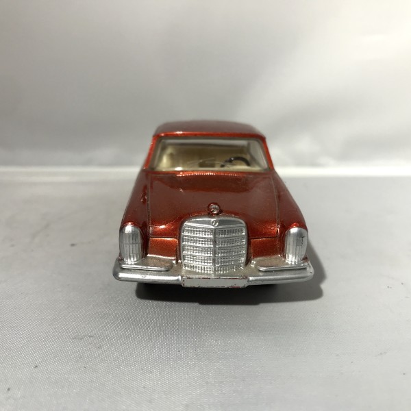 Mercedes Benz SE rouge DINKY TOYS