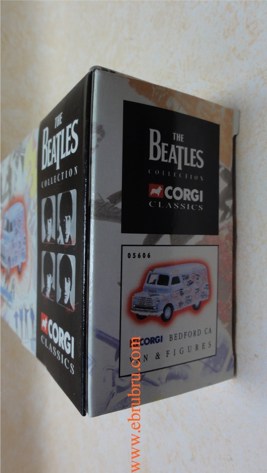 Bedford CA van & Figures Beatles  corgi classics réf 05606