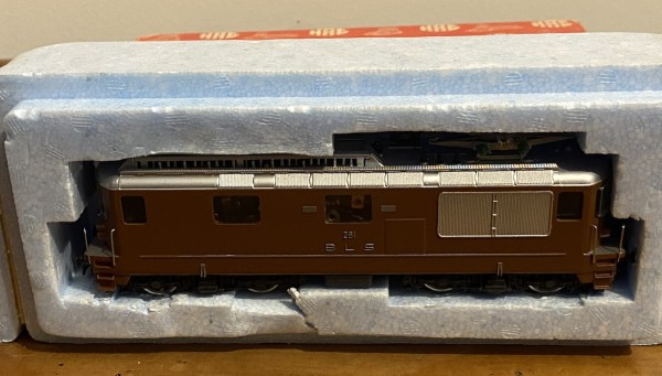 Loco Re 4/4 Livrée Brune 