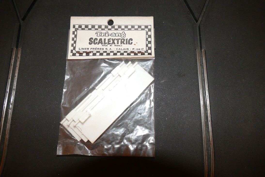 3 PANCARTES SCALEXTRIC BRM REF MM/A 206