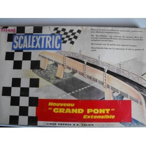 GRAND PONT SCALEXTRIC EN BOITE